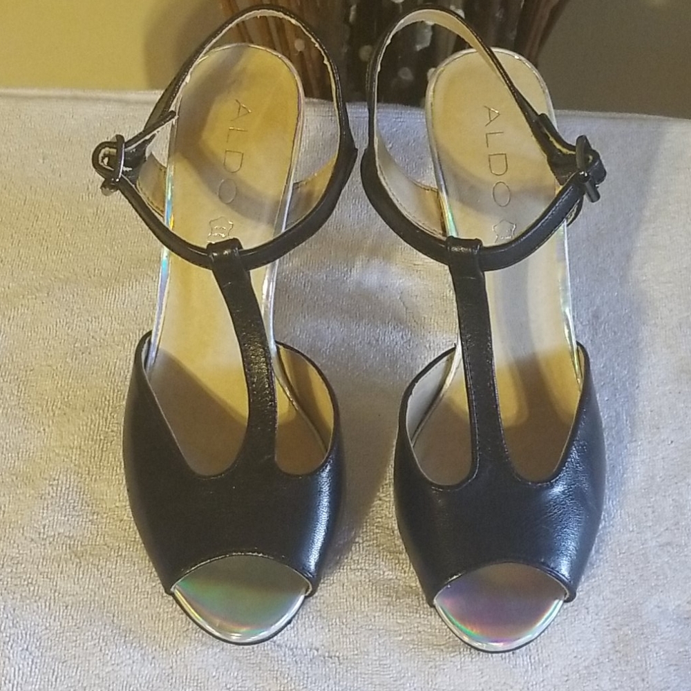 Shoes - Picture 1 of 4
